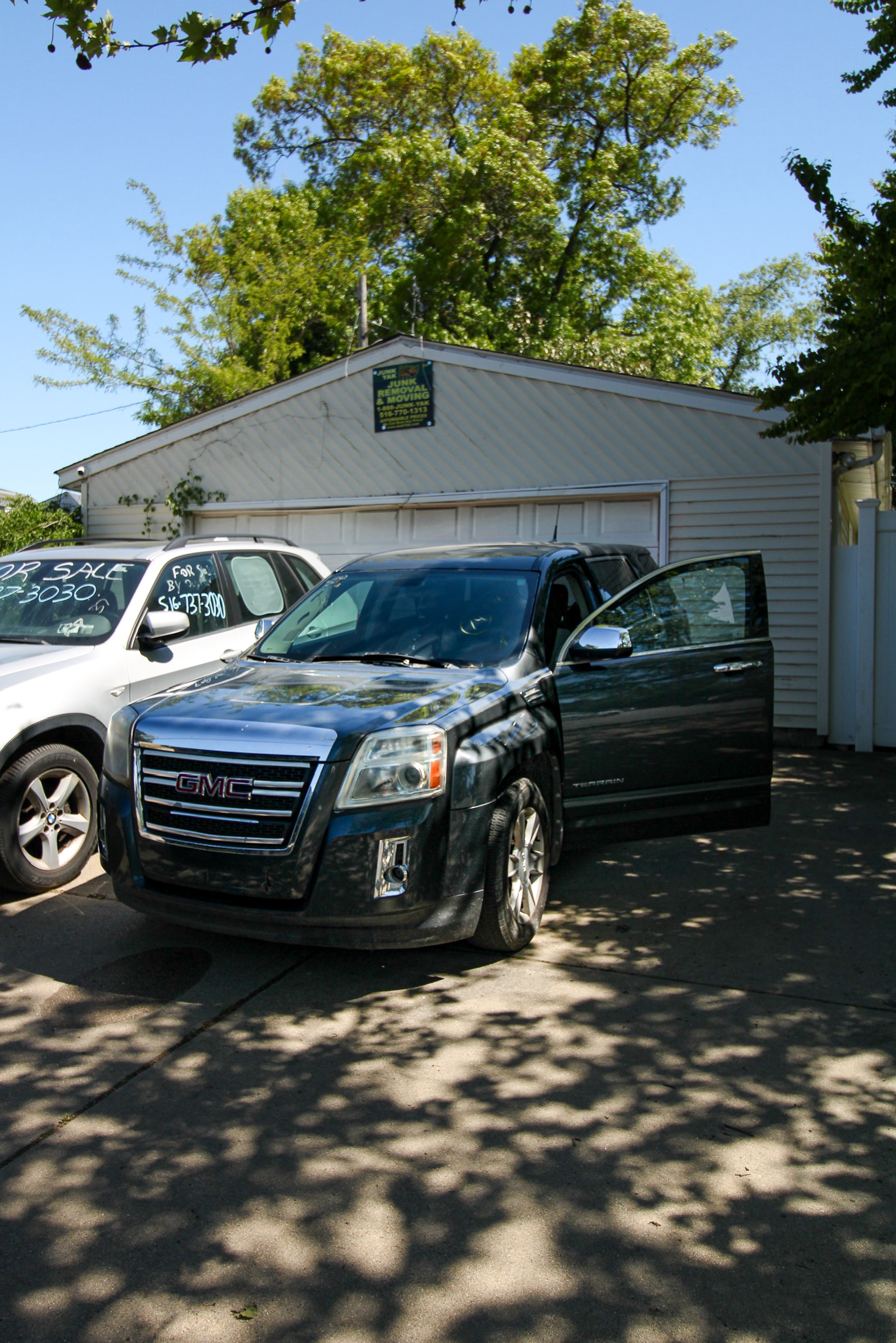 Used 2010 GMC Terrain SLE AWD/4WD image 1
