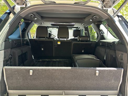 Used 2020 Land Rover Discovery HSE Luxury image 18