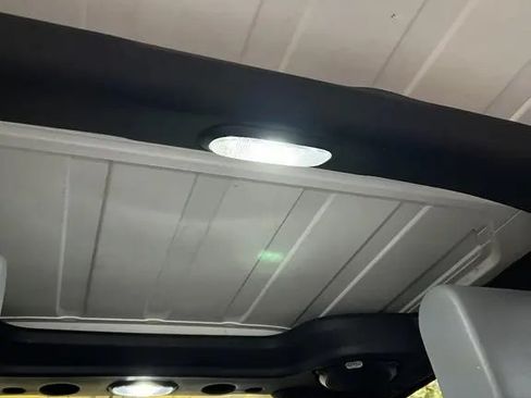 Used 2009 Jeep Wrangler Unlimited Rubicon w/ Dual Top Group image 28