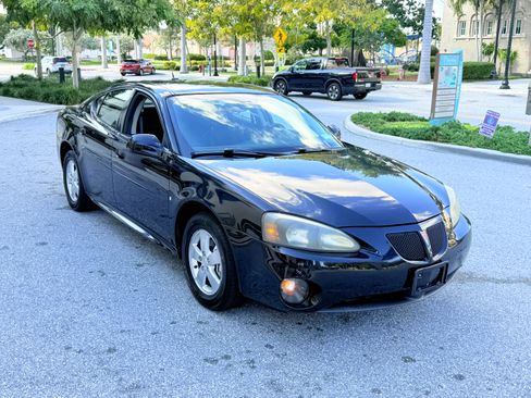Used 2008 Pontiac Grand Prix image 2