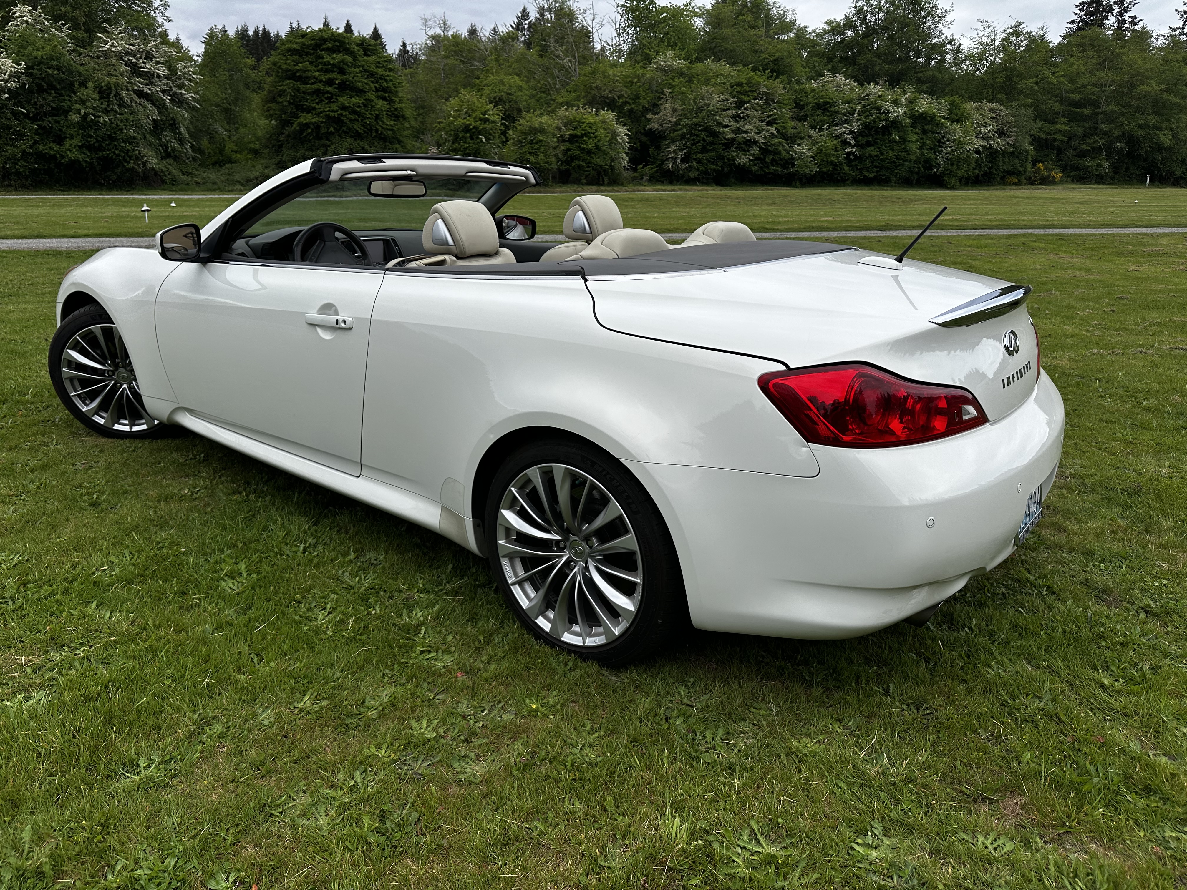 Used 2011 INFINITI G37 Convertible w/ Premium Pkg RWD image 12