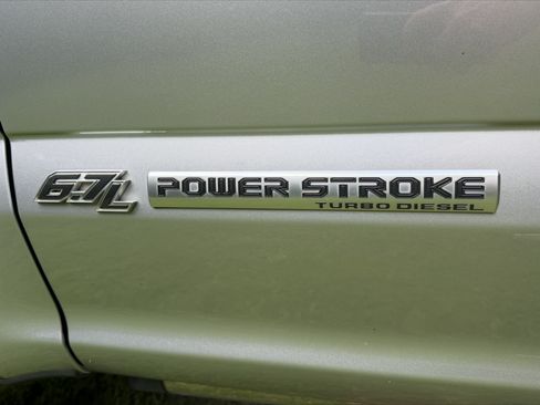 Used 2022 Ford F250 Platinum w/ FX4 Off-Road Package AWD/4WD image 27