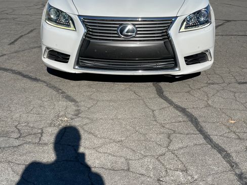 Used 2015 Lexus LS 460 w/ Comfort Package RWD image 9