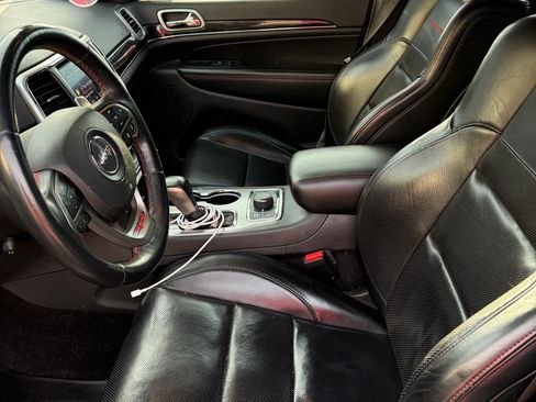 Used 2018 Jeep Grand Cherokee Trailhawk w/ Trailhawk Luxury Group image 4