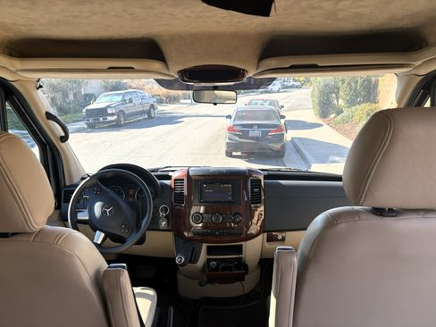 Used 2015 Mercedes-Benz Sprinter 2500 image 14