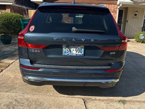 Used 2023 Volvo XC60 B5 Ultimate w/ Climate Package image 4