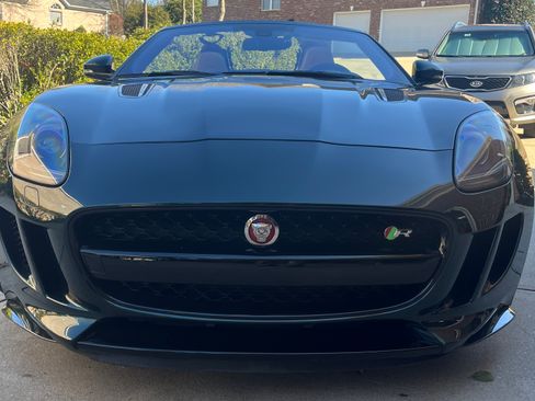 Used 2017 Jaguar F-TYPE R AWD/4WD image 4