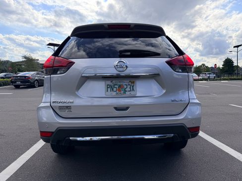 Used 2020 Nissan Rogue SL w/ Premium Package image 6
