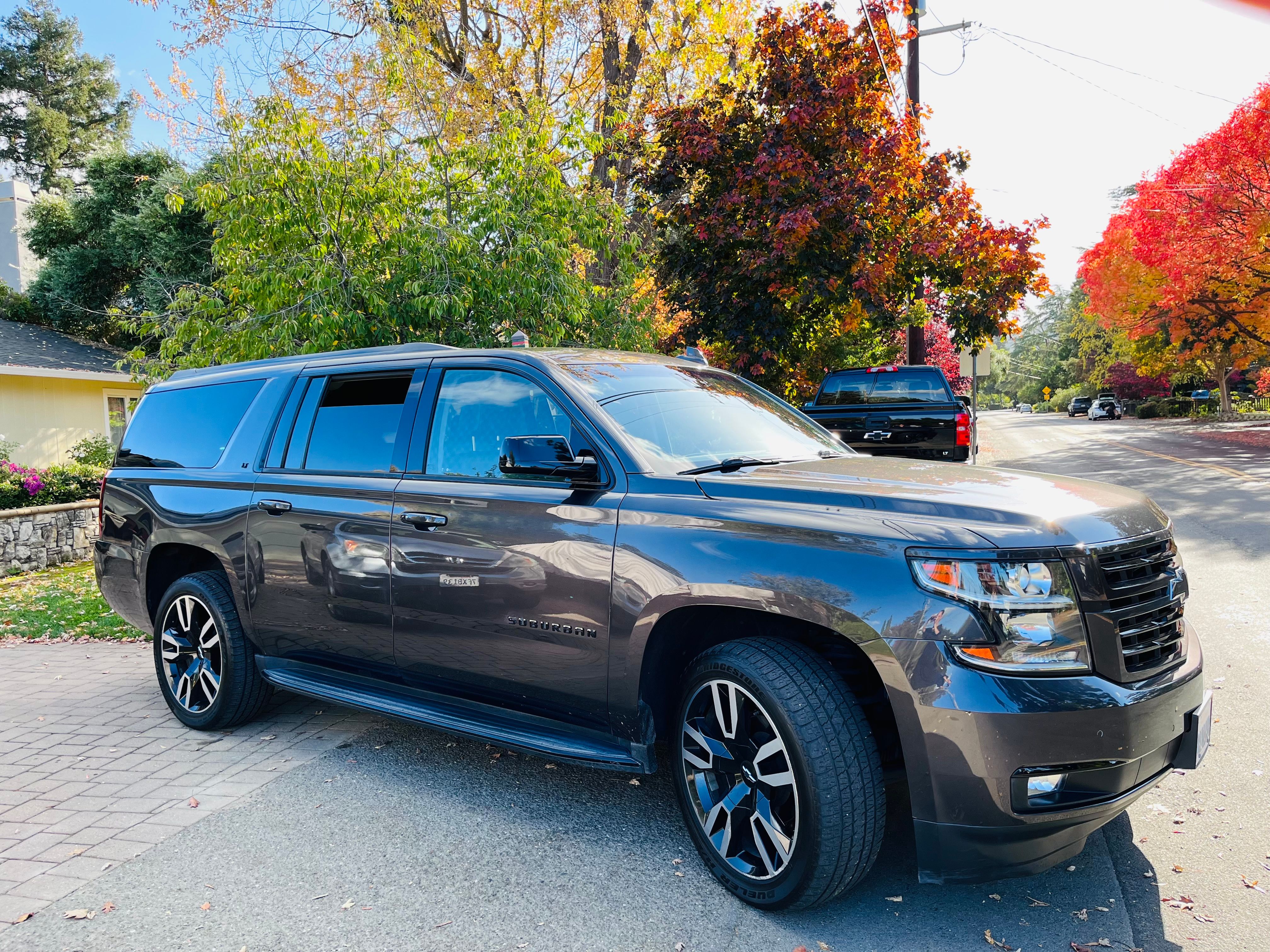Used 2018 Chevrolet Suburban LT w/ Luxury Package AWD/4WD image 1
