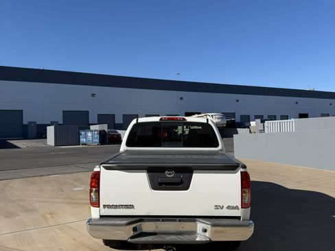 Used 2017 Nissan Frontier SV image 5