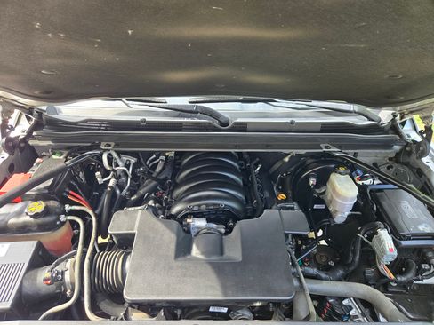 Used 2020 Chevrolet Suburban LT RWD image 11