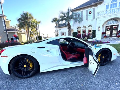 Used 2018 Ferrari 488 GTB image 6