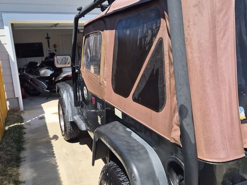 Used 1998 Jeep Wrangler SE image 9