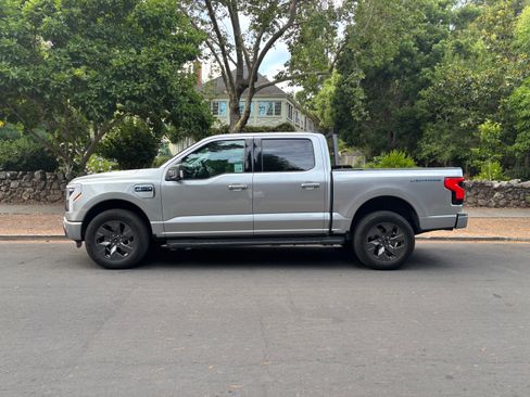 Used 2024 Ford F150 Lightning Flash image 2