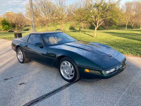Used 1996 Chevrolet Corvette Coupe image 1