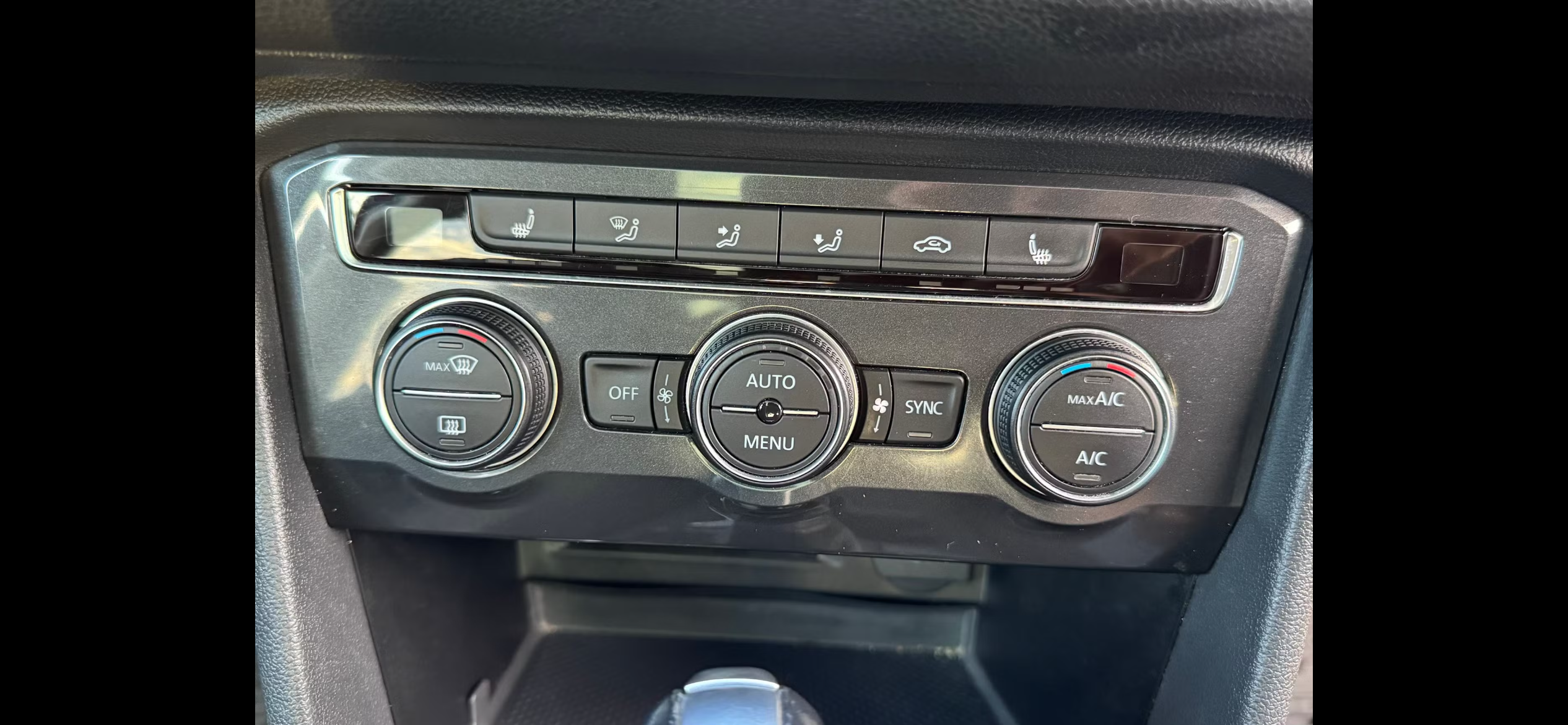 Used 2019 Volkswagen Tiguan SE w/ Panoramic Sunroof Package AWD/4WD image 12