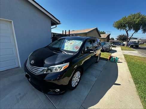 Used 2015 Toyota Sienna Limited FWD image 6