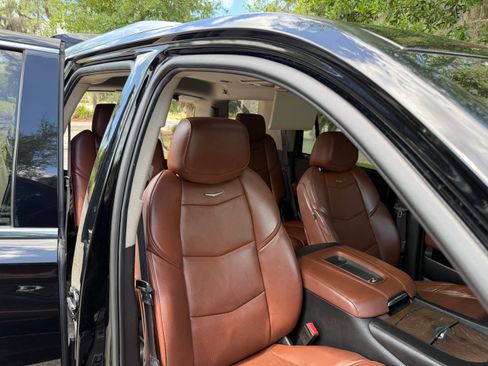 Used 2016 Cadillac Escalade Premium image 27