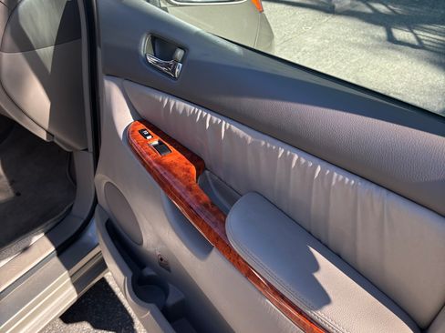 Used 2010 Toyota Sienna XLE Limited image 22