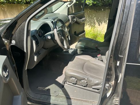 Used 2014 Nissan Xterra PRO-4X w/ Pro-4x Leather Package AWD/4WD image 2