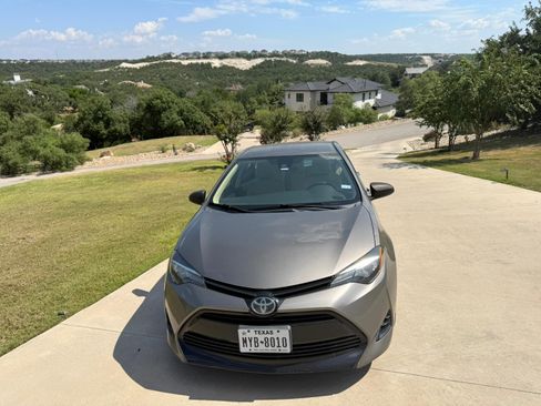 Used 2017 Toyota Corolla LE image 13