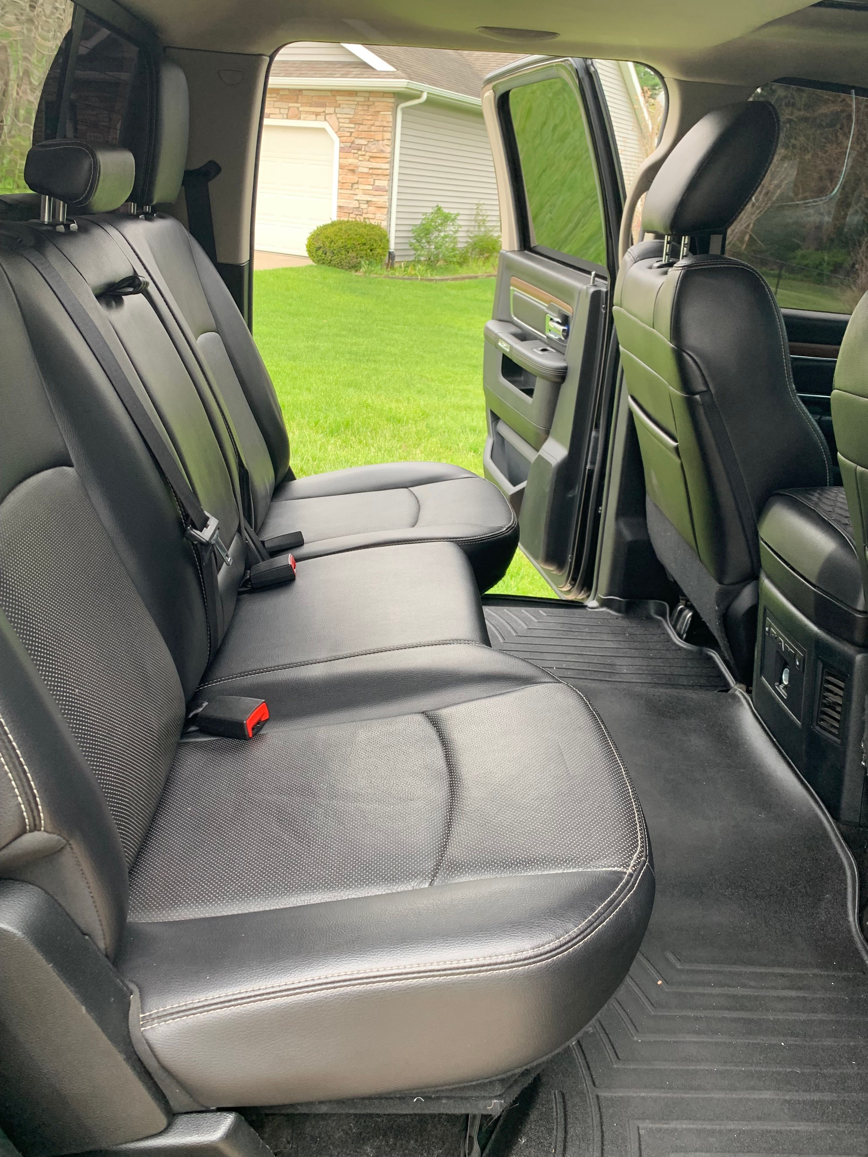 Used 2017 RAM 1500 Laramie w/ Convenience Group AWD/4WD image 8