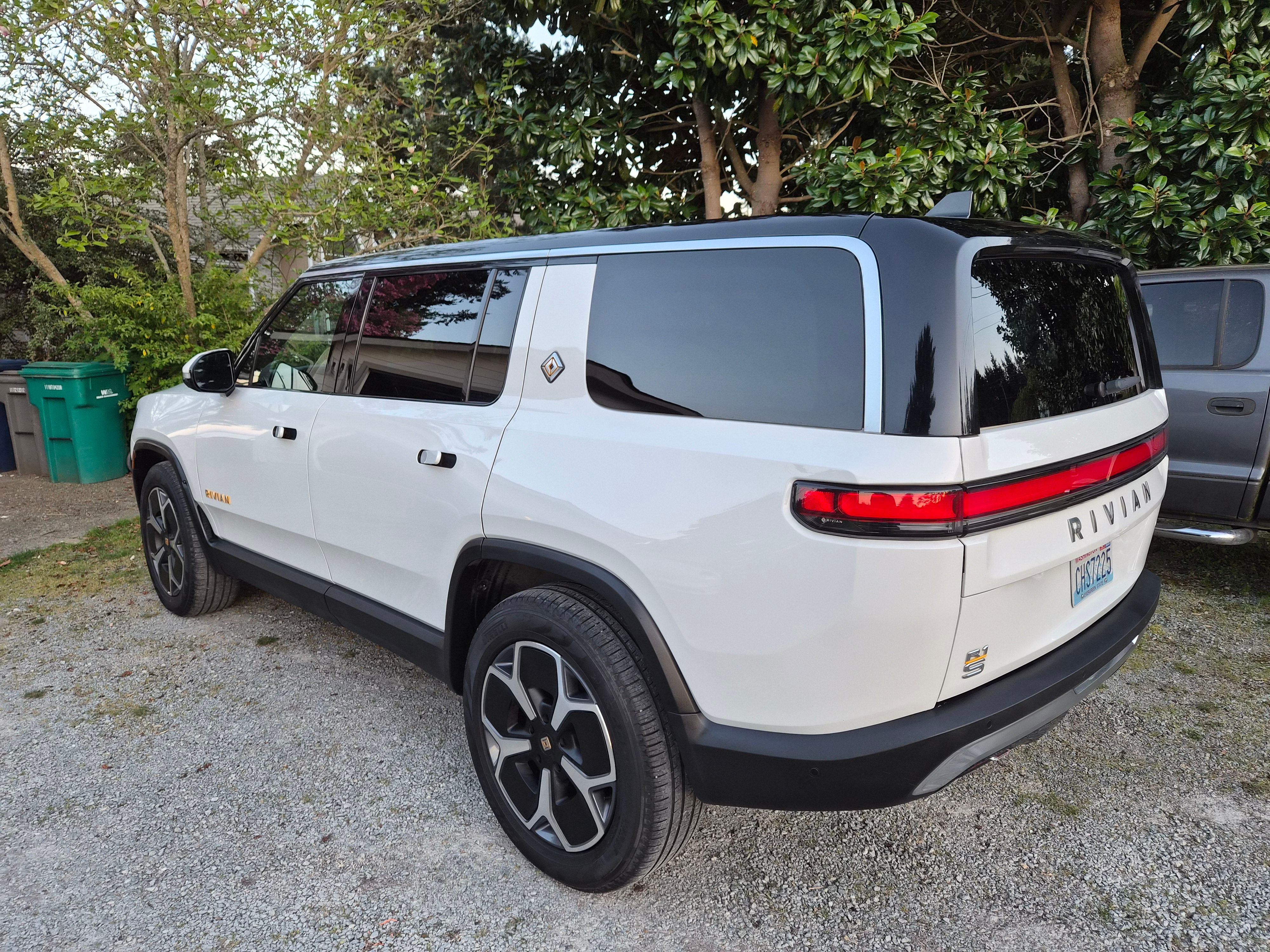 Used 2023 Rivian R1S Adventure AWD/4WD image 2
