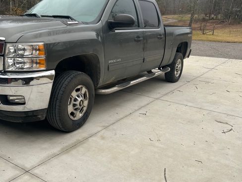 Used 2011 Chevrolet Silverado 2500 LT w/ Interior Plus Package image 9