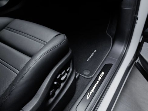 Used 2025 Porsche Cayenne GTS image 19