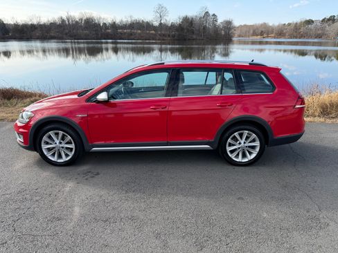 Used 2018 Volkswagen Golf Alltrack SE image 6
