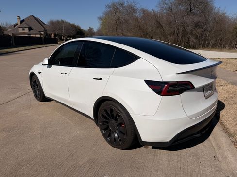 Used 2022 Tesla Model Y Performance image 14