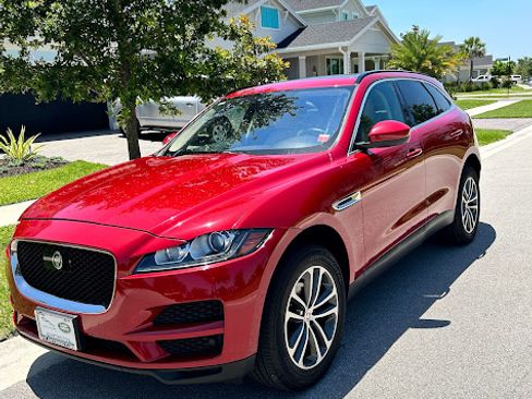 Used 2019 Jaguar F-PACE Premium image 2