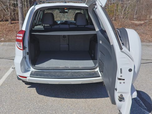 Used 2011 Toyota RAV4 4WD w/ Base L4 Extra Value Pkg image 6