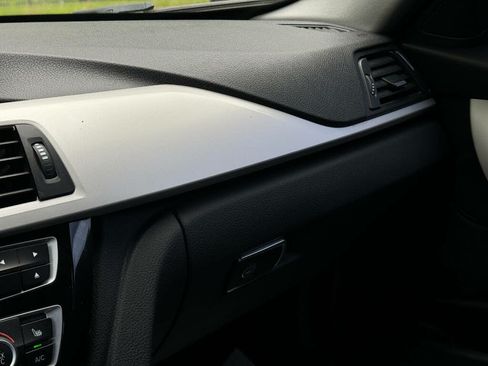 Used 2018 BMW 320i Sedan RWD image 13