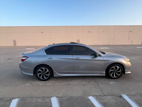Used 2016 Honda Accord EX image 12