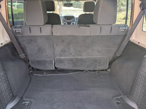 Used 2015 Jeep Wrangler Unlimited Sahara w/ Connectivity Group image 12