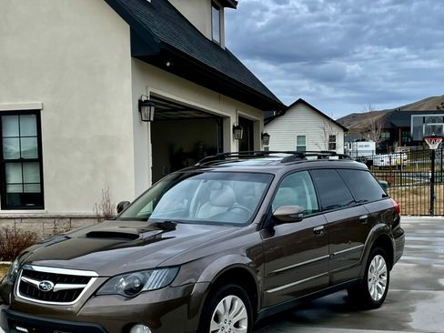 Used 2009 Subaru Outback 2.5XT Limited image 1