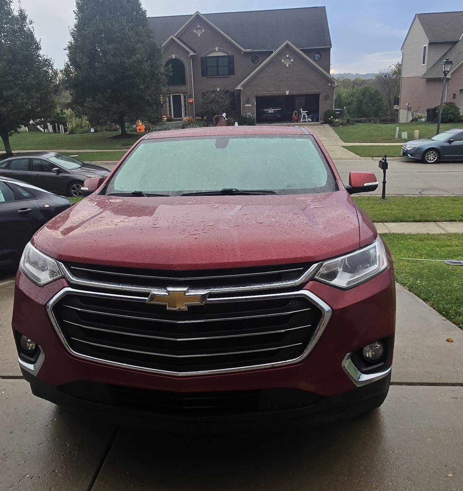 Used 2020 Chevrolet Traverse LT FWD image 1