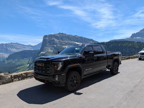 Used 2024 GMC Sierra 2500 AT4 w/ AT4 Premium Plus Package AWD/4WD image 1