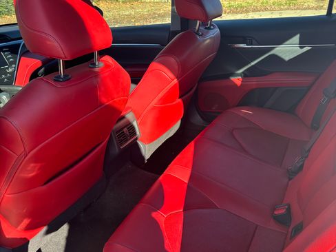 Used 2018 Toyota Camry XSE image 15