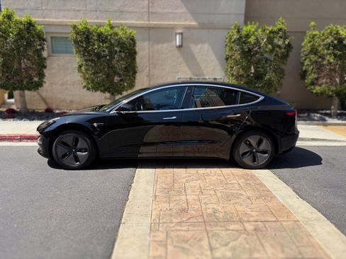 Used 2018 Tesla Model 3 Mid Range image 11