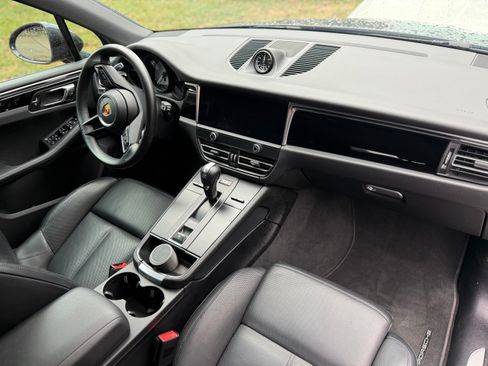 Used 2022 Porsche Macan S image 2