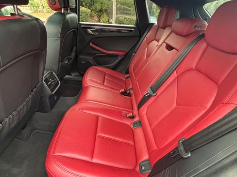 Used 2021 Porsche Macan image 8