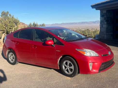 Used 2015 Toyota Prius Four image 1