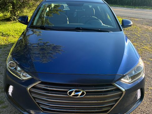Used 2017 Hyundai Elantra Limited w/ Limited Tech Package 04 FWD image 2