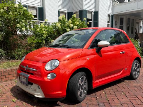 Used 2016 FIAT 500 e FWD image 1