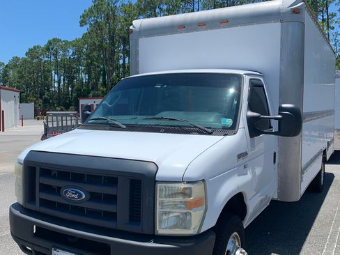 Used 2010 Ford E-350 and Econoline 350 Super Duty RWD image 1