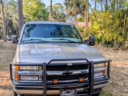 Used 1999 Chevrolet Tahoe 4WD 2-Door w/ Preferred Equipment Group image 5
