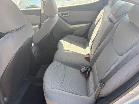 Used 2015 Hyundai Elantra SE FWD image 11