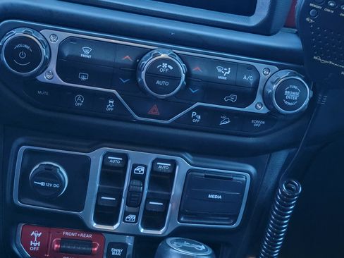 Used 2018 Jeep Wrangler Unlimited Rubicon image 25